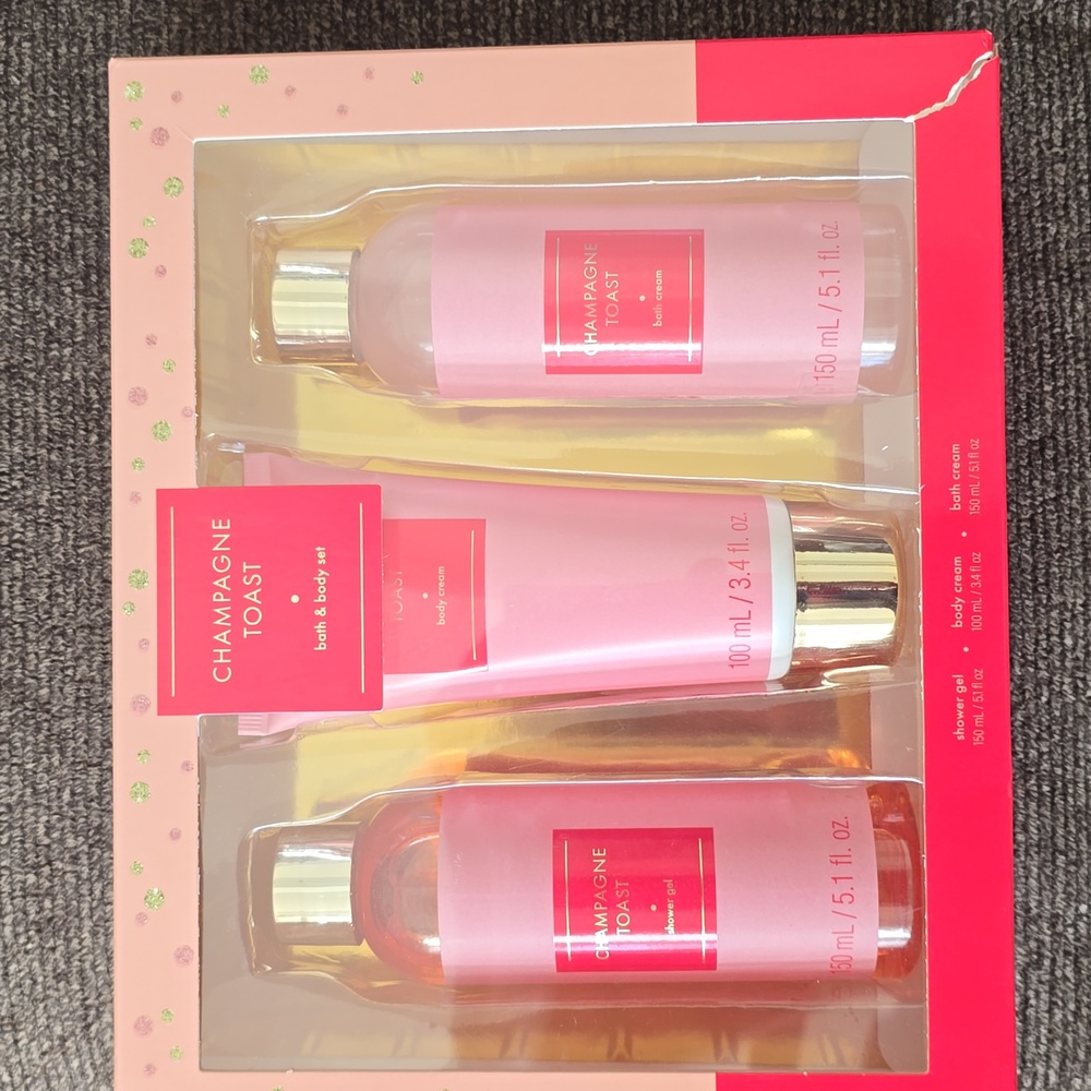 BELK CHAMPAGNE TOAST BATH AND BODY GIFT SET